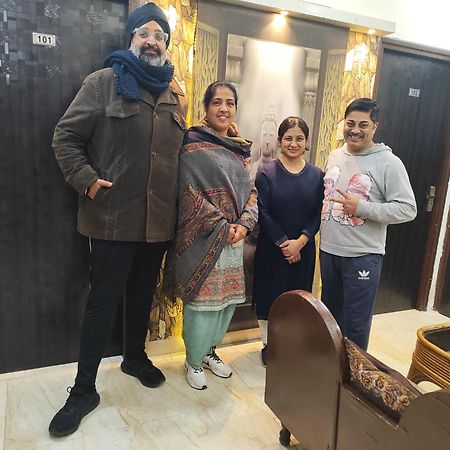 4N Homestay- Golden Temple View Amritsar Bagian luar foto