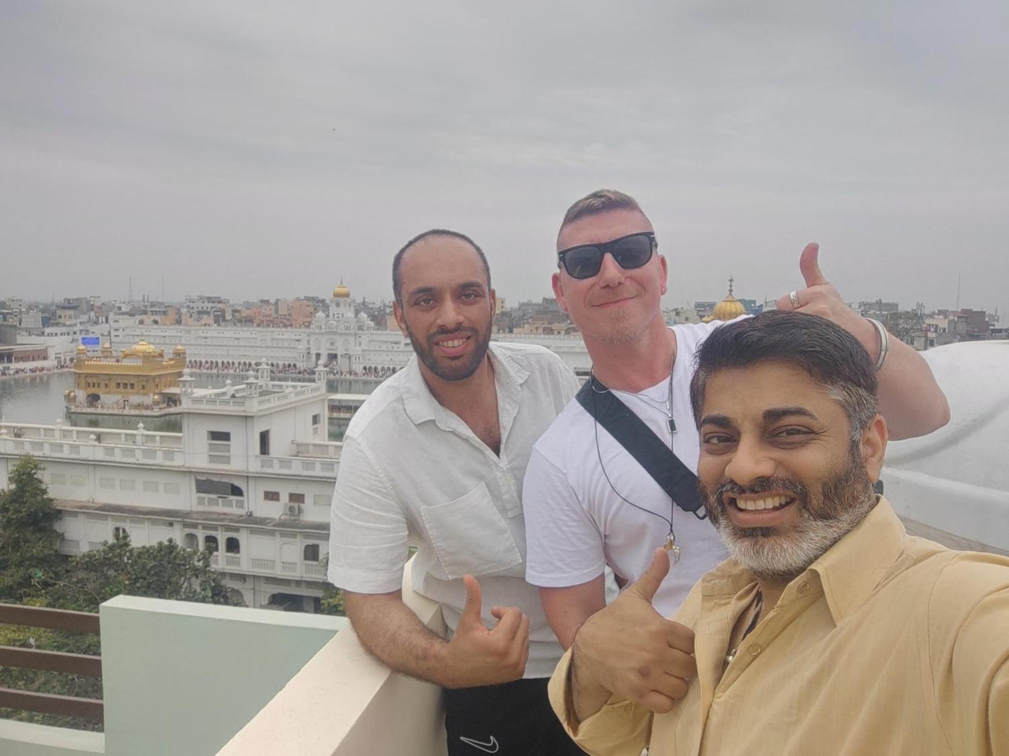4N Homestay- Golden Temple View Amritsar Bagian luar foto